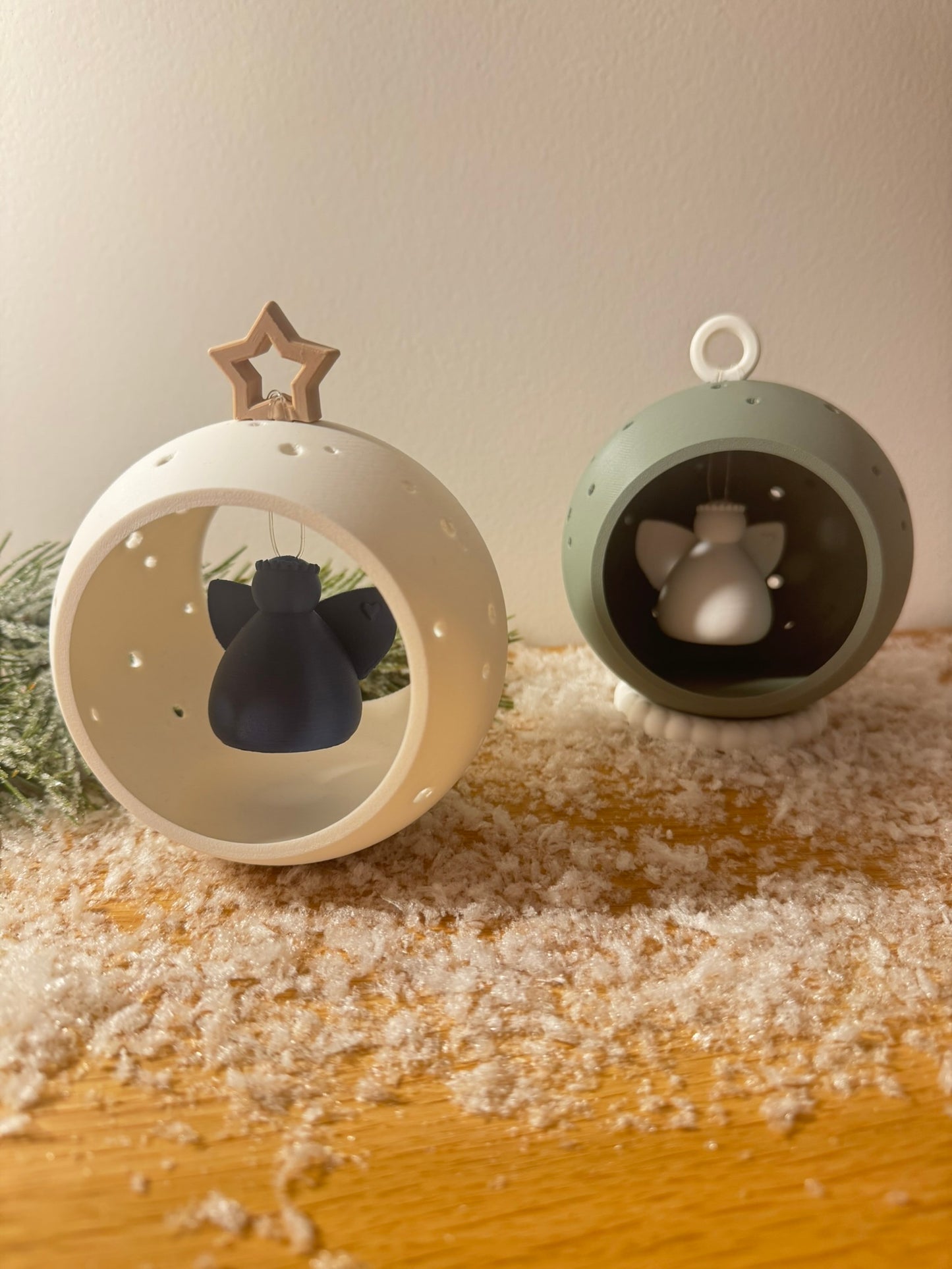 Boule de Noël Louise et petit Ange Malo