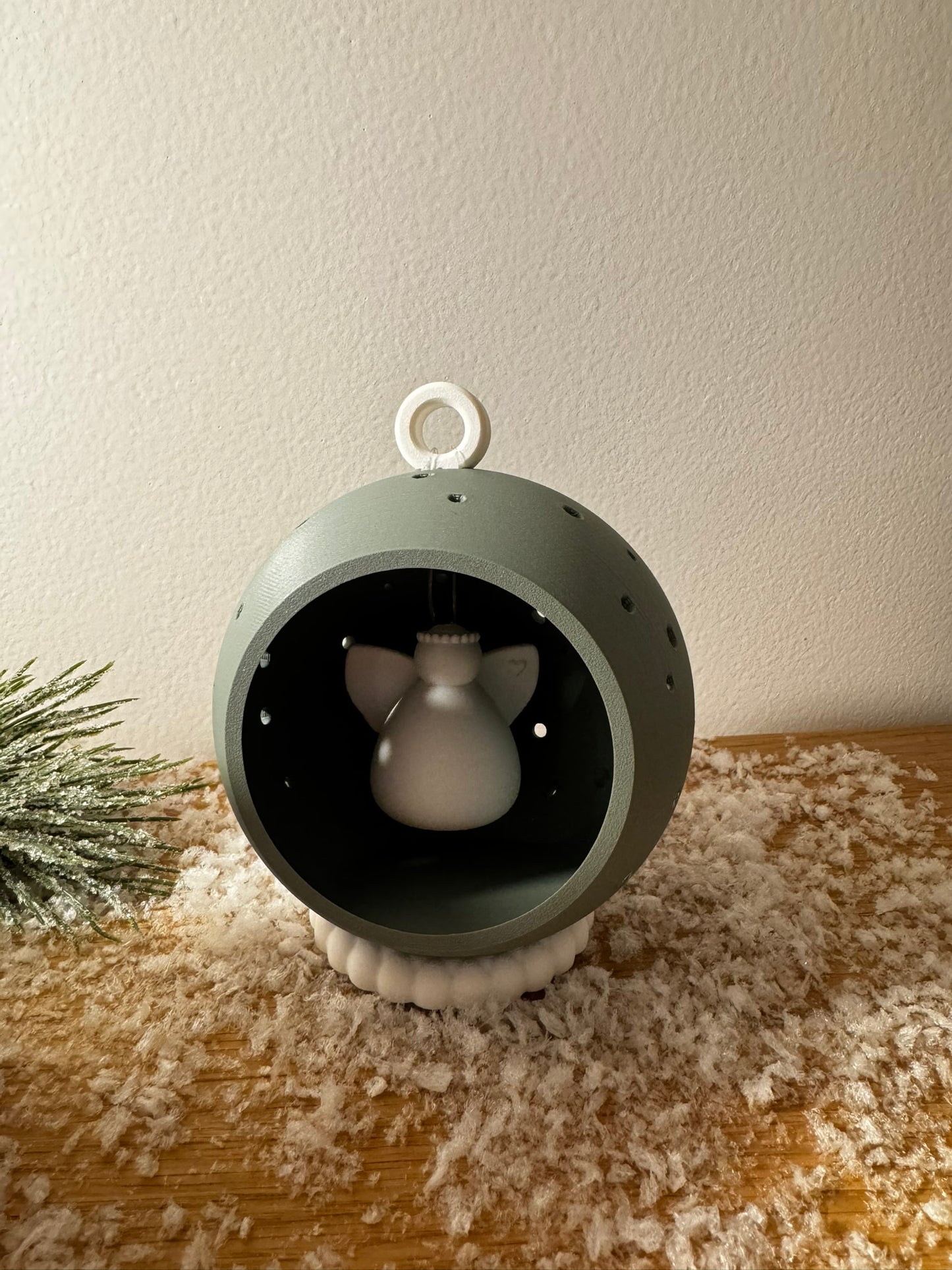 Boule de Noël Louise et petit Ange Malo