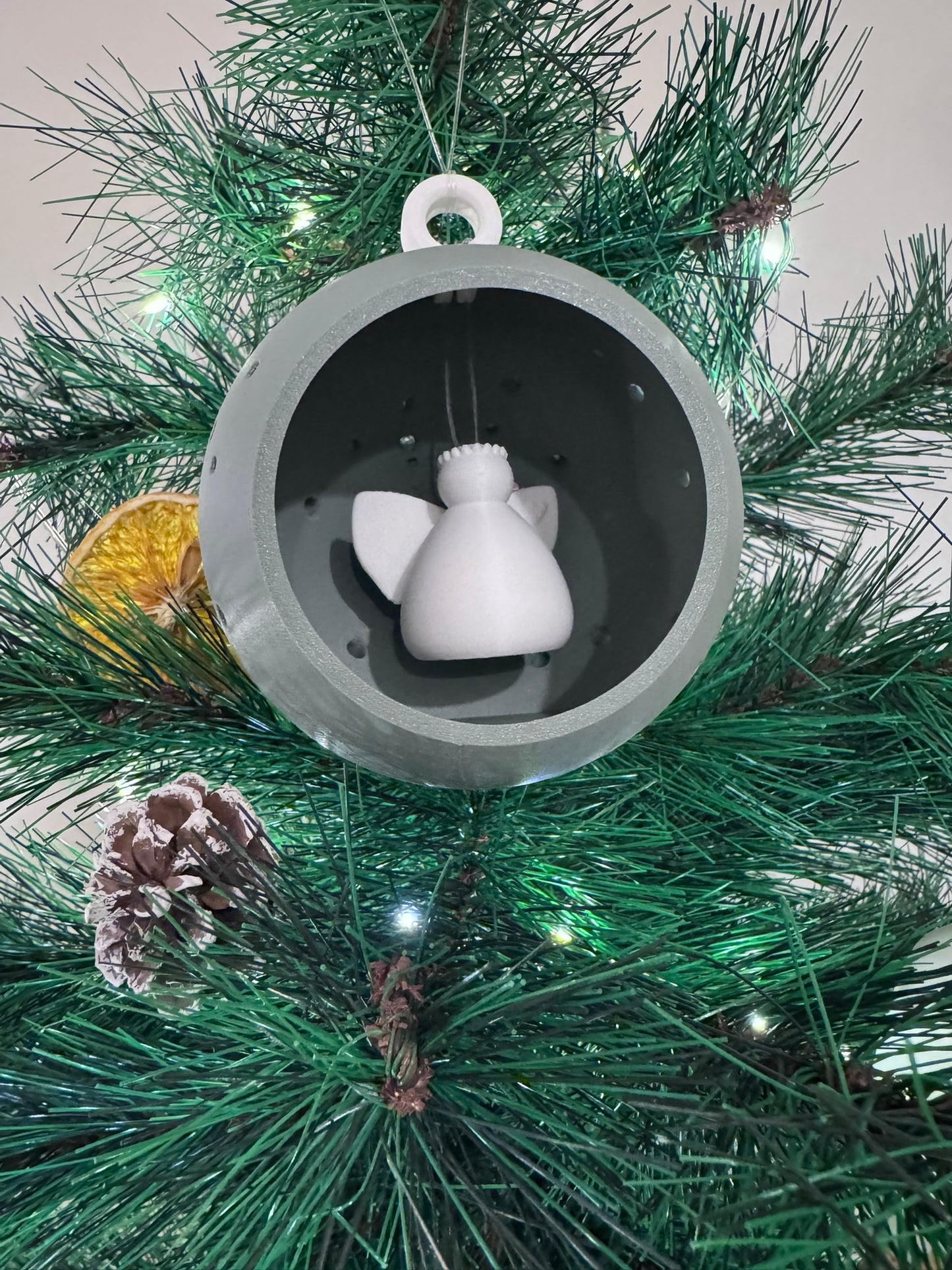 Boule de Noël Louise et petit Ange Malo