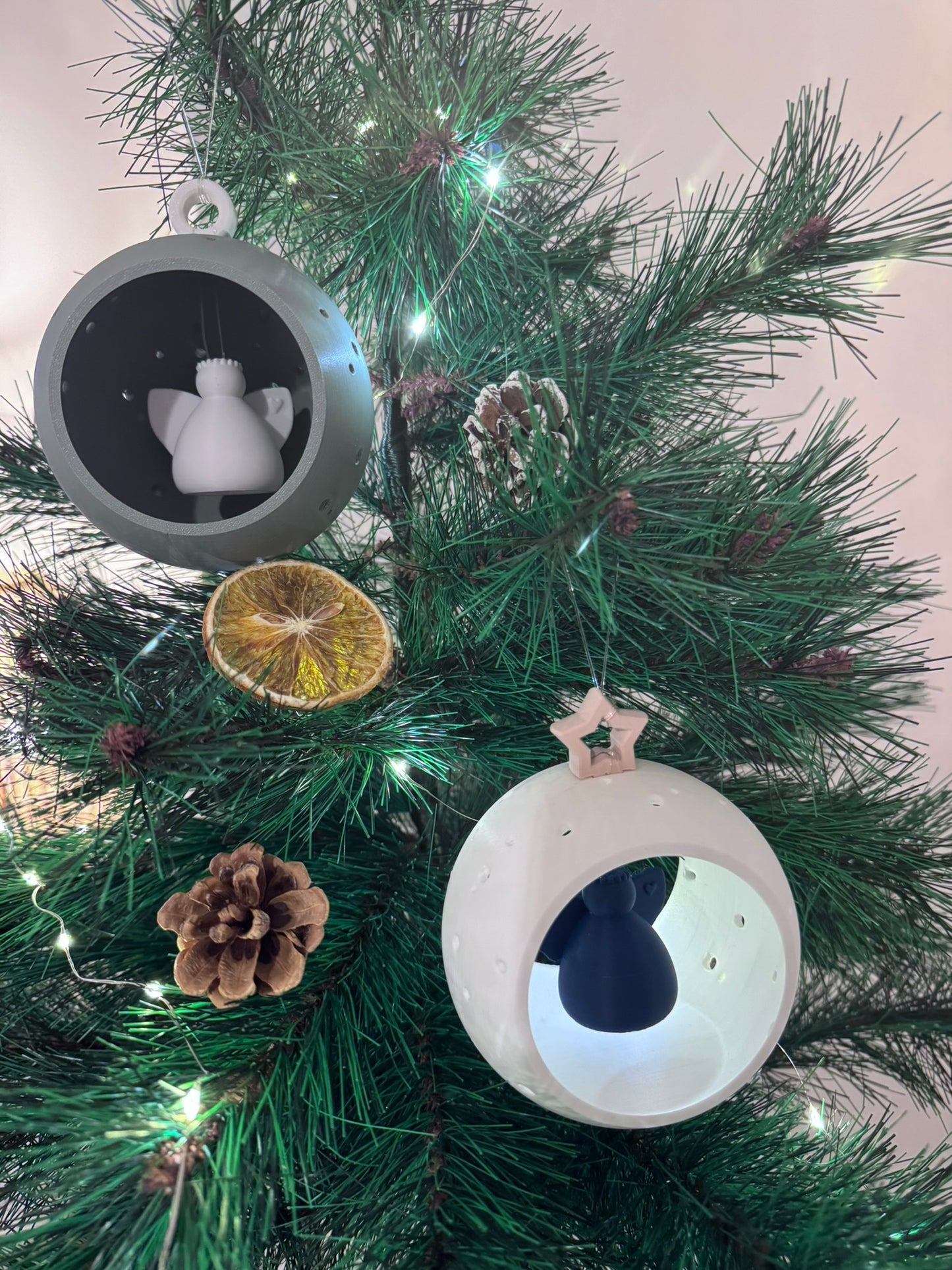 Boule de Noël Louise et petit Ange Malo